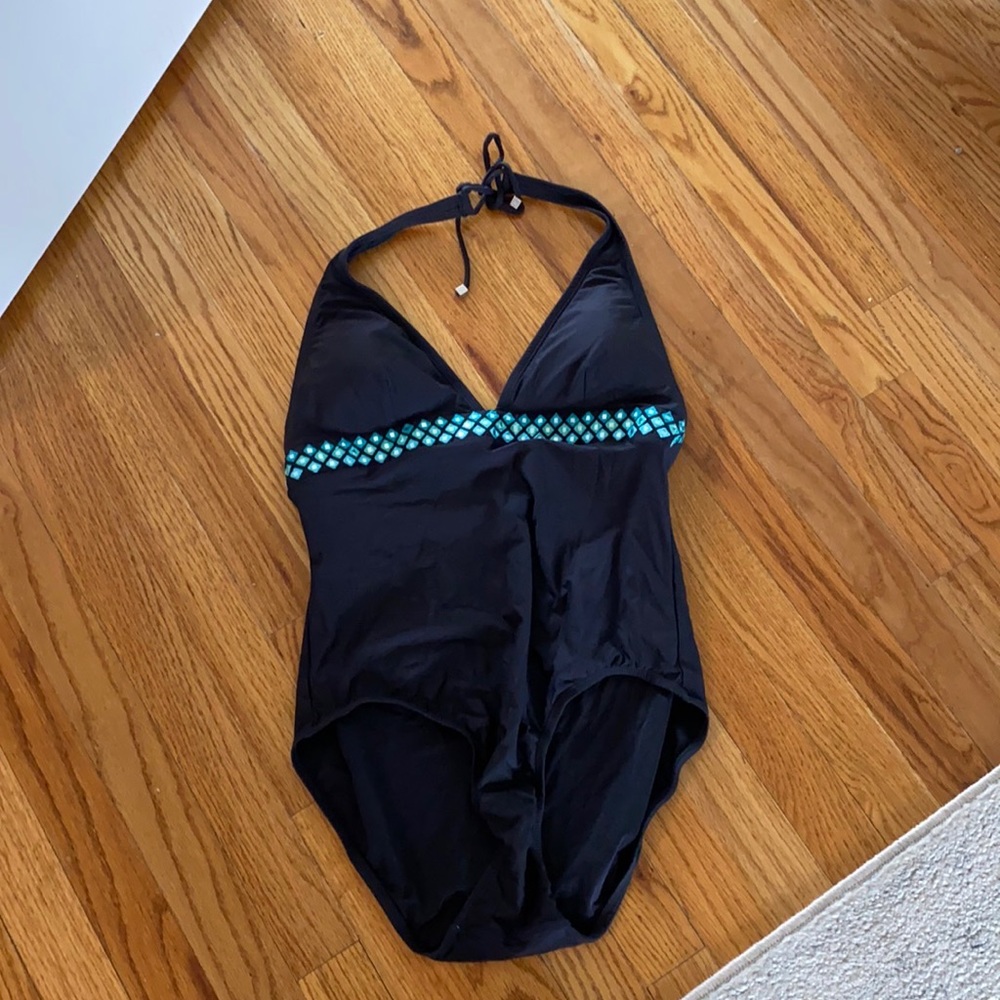 Bathing suits - Picture 4 of 5